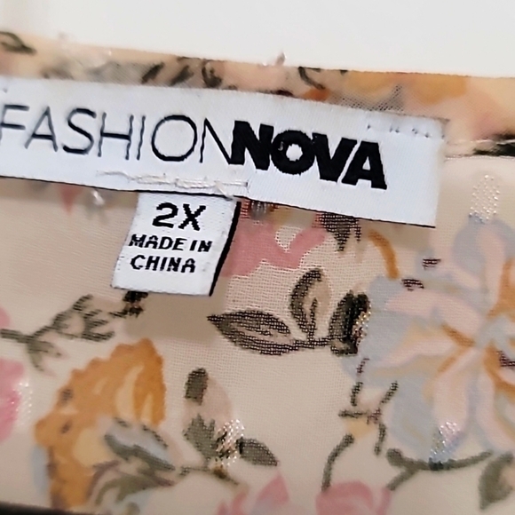 FASHION NOVA WOMEN'S PLUS SIZE RUFFLE MY EGO FLORAL BLOUSE IVORY/COMBO SIZE  2XL - Picture 6 of 8